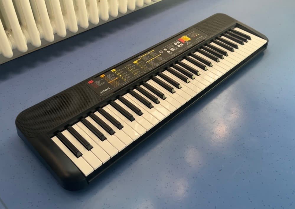 Yamaha PSR-F52 Digital Keyboard