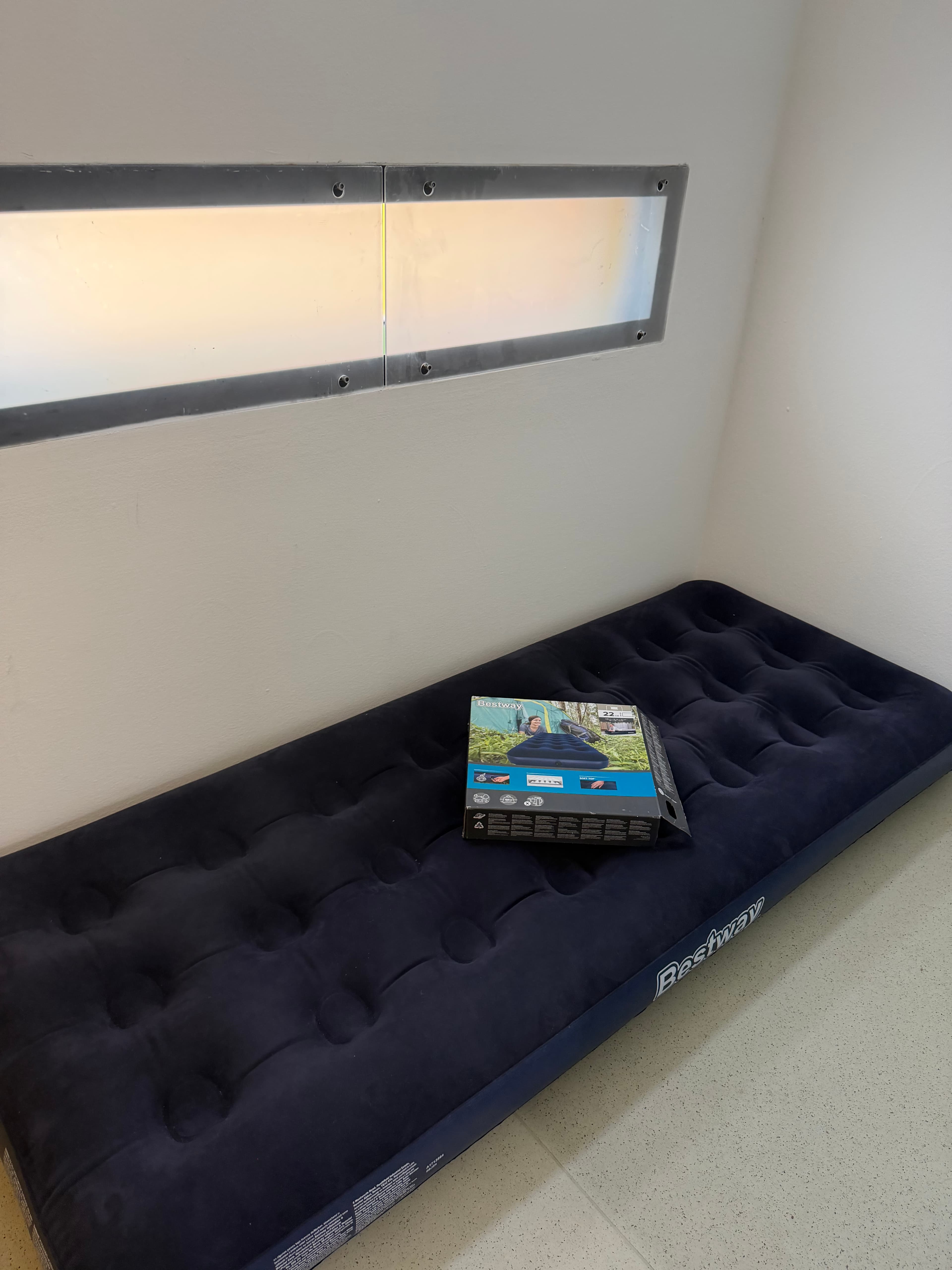 Air mattress, air bed