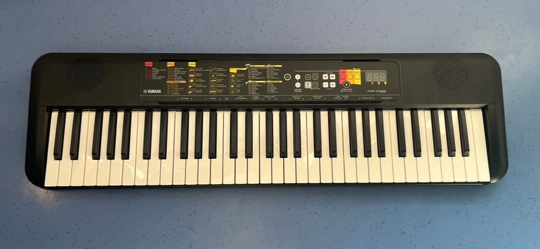 Yamaha PSR-F52 Digital Keyboard - Image 2