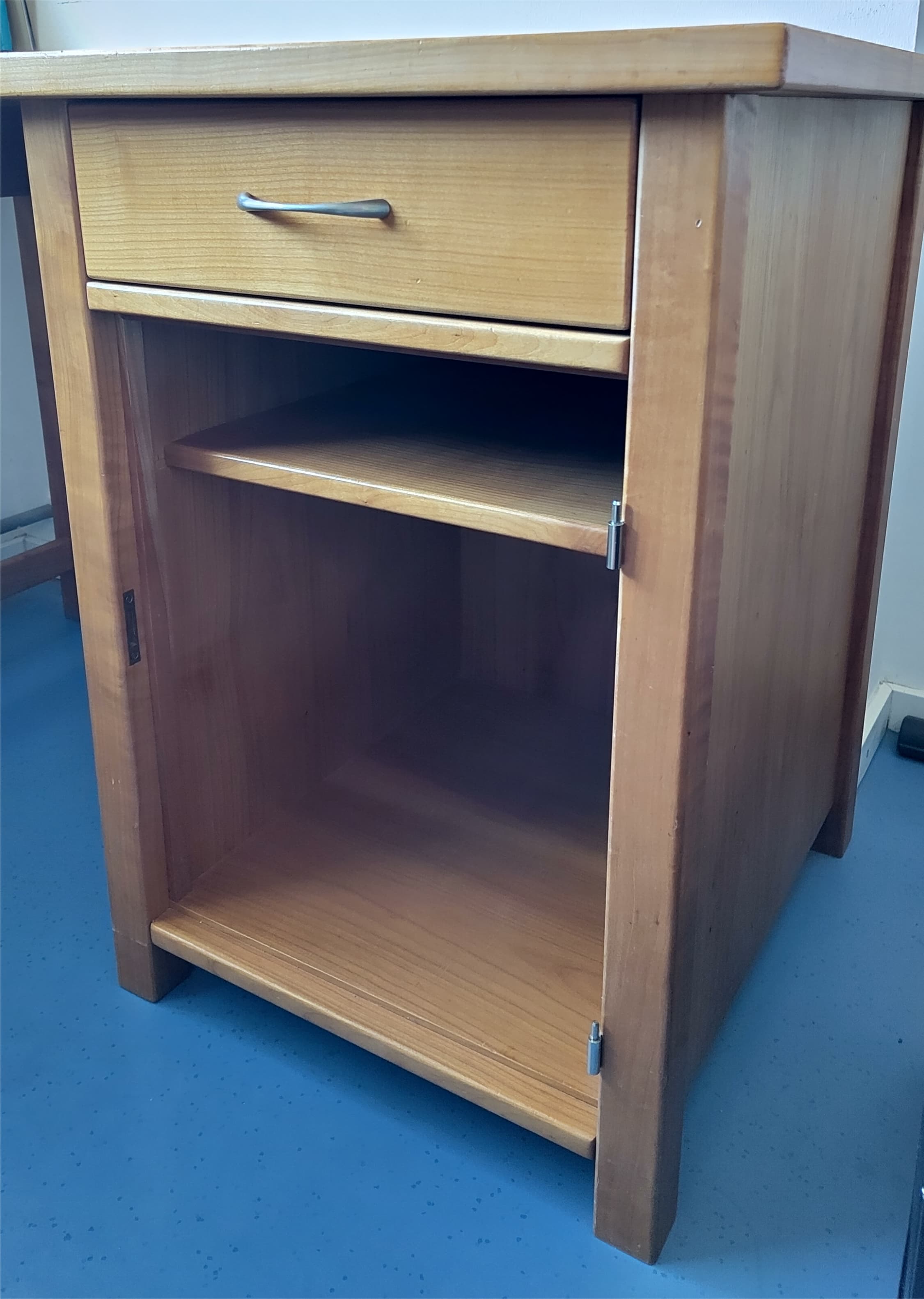 Massiver Holzschreibtisch - Image 2