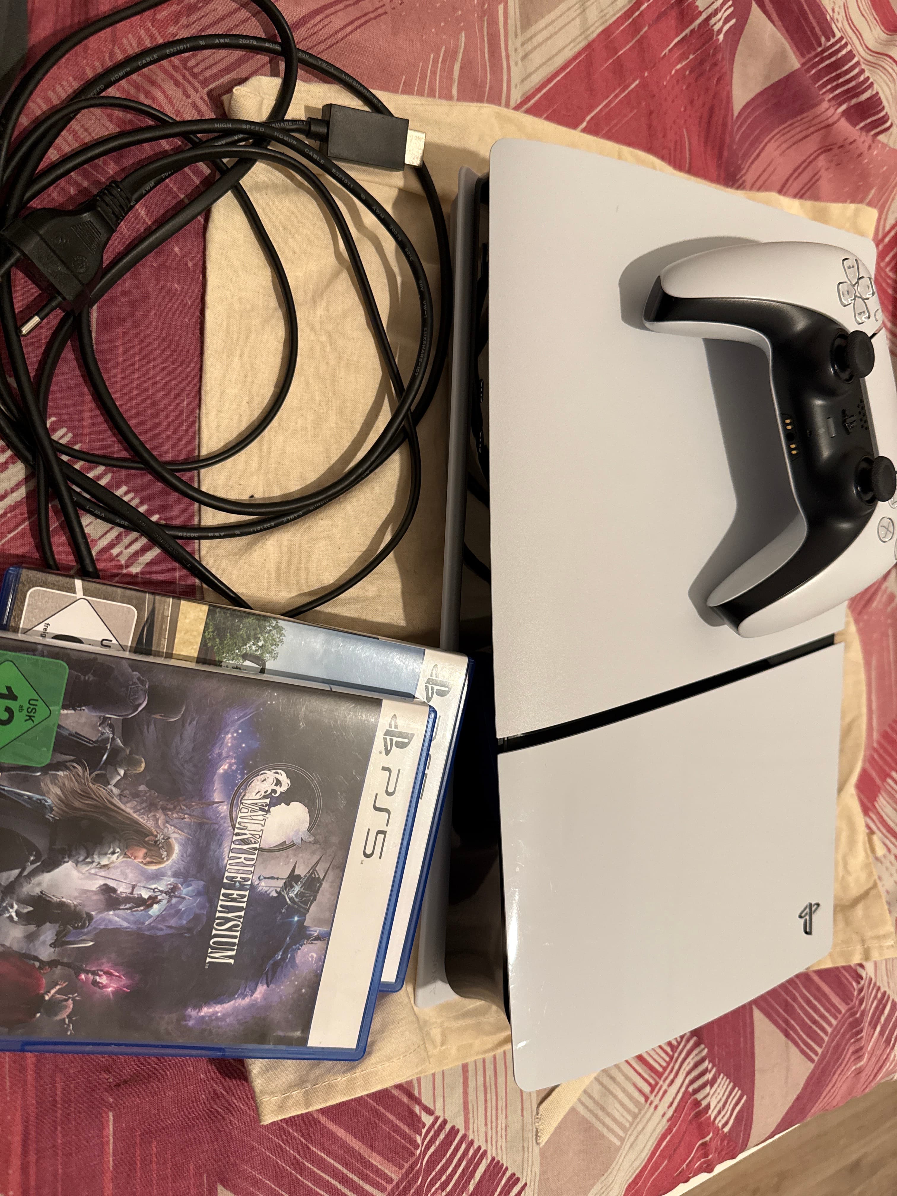PS5 slim disc 825 GB, less than a year old - Image 3