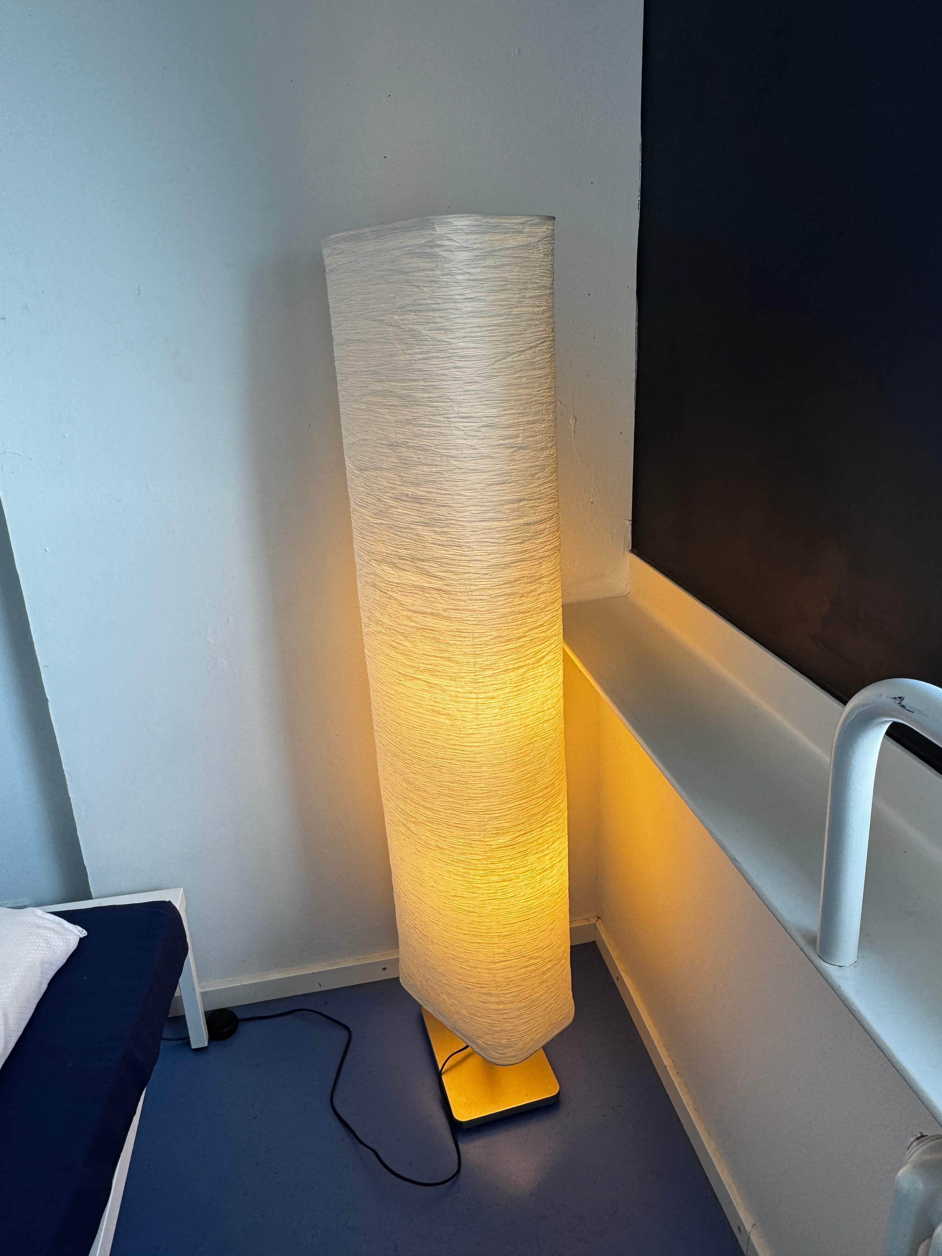Large ambient lamp
