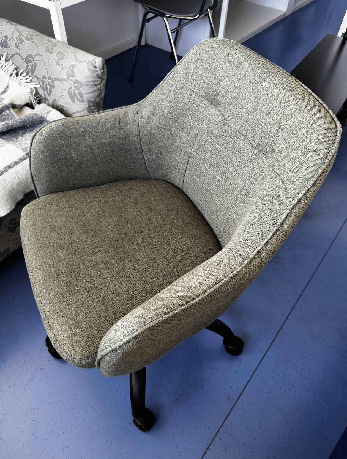 Comfortable green rolling chair