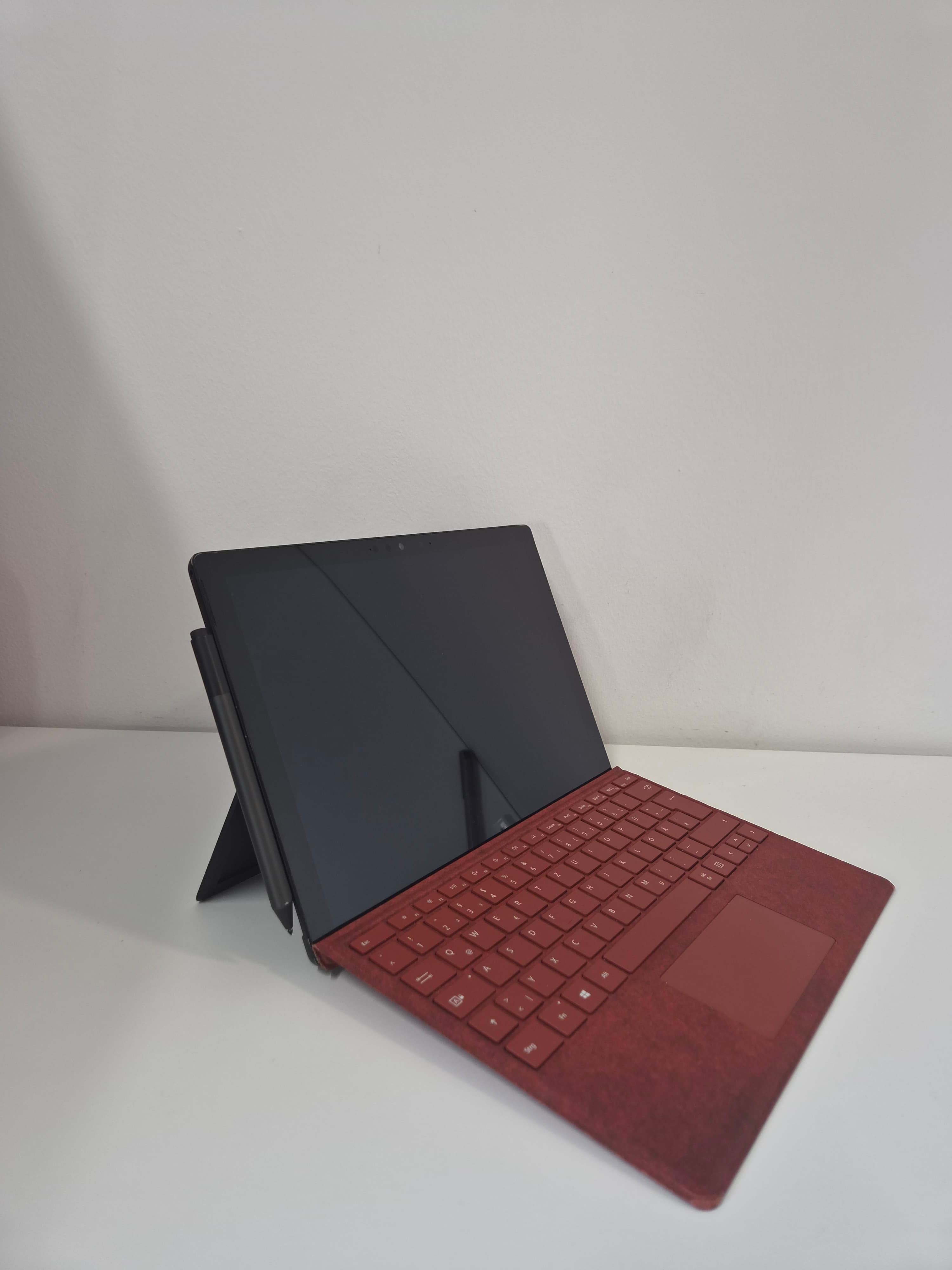 Microsoft Surface Pro 7 2-in-1 laptop